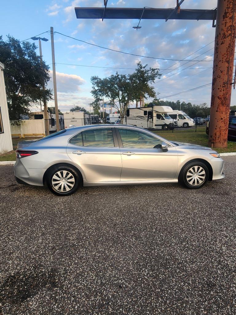 2023 Toyota Camry Hybrid LE photo 2